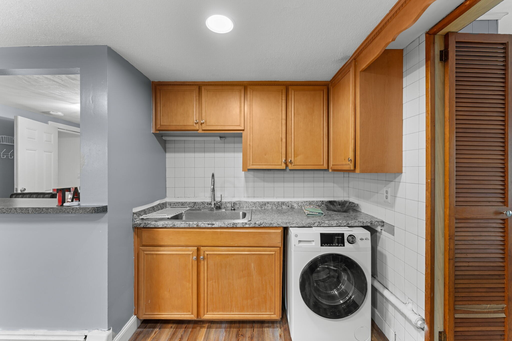 Building Photo - 44 Woodlawn Ave