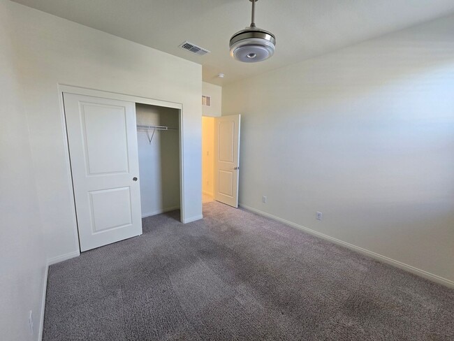 Building Photo - 3 Bedroom Single Story Home