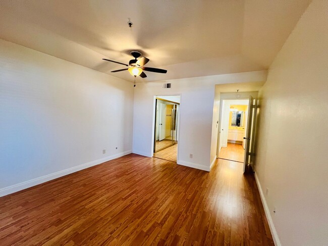 Building Photo - 2-bedroom, 2-bathroom condo located in a h...