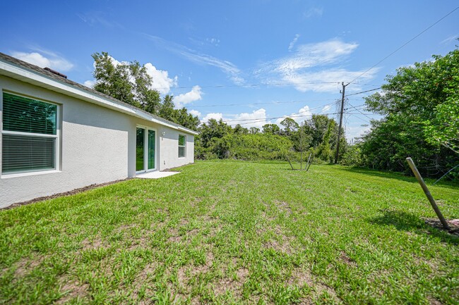 Building Photo - "Modern 3-Bedroom, 2-Bath in Charlotte Har...