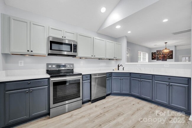 Building Photo - 8041 Christmas Ct