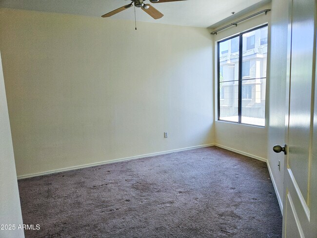 Building Photo - 1701 E Colter St