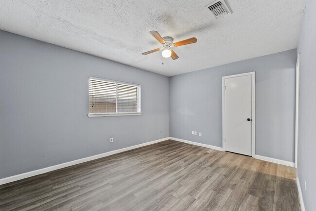 Building Photo - 10031 Spotted Horse Dr