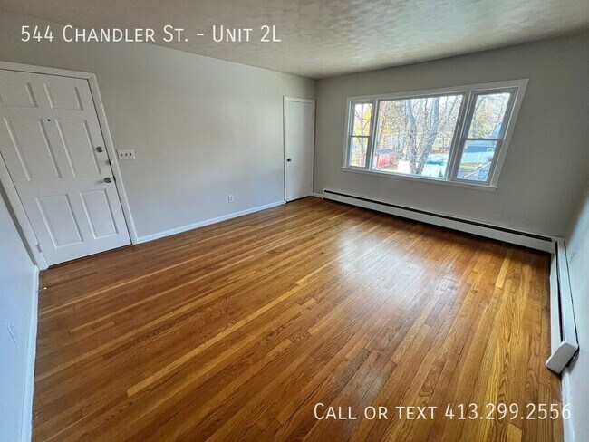 Building Photo - 544 Chandler St