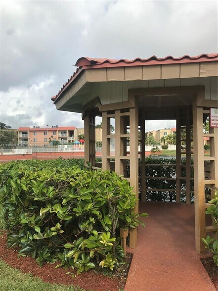Building Photo - 4900 NW 79th Ave