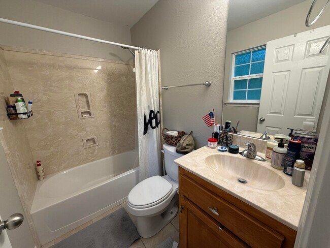 Building Photo - 138 Adams St