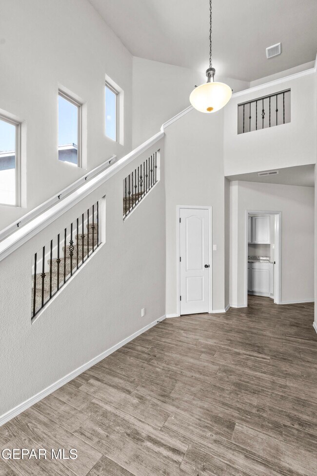 Building Photo - 12352 Stansbury Dr
