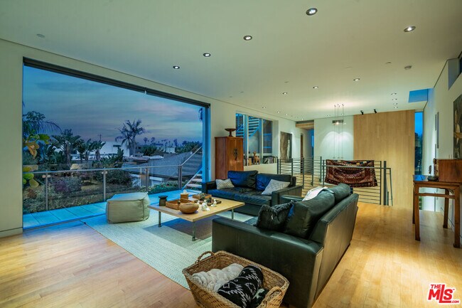 Building Photo - 716 Brooks Ave