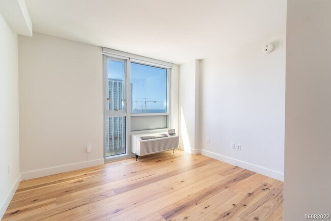 Building Photo - 988 Halekauwila St