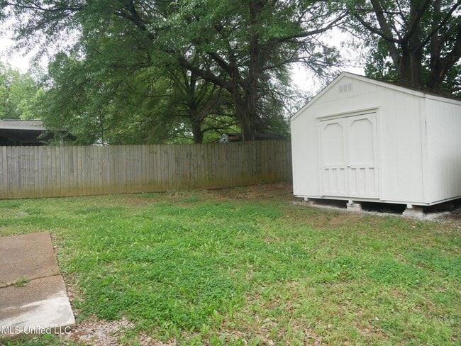 Building Photo - 6525 Lynnfield Rd