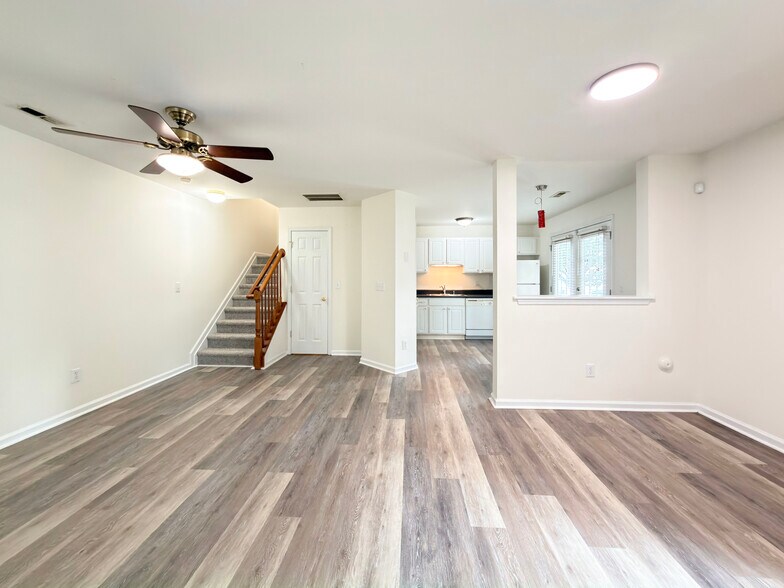 Building Photo - 3021 Barrymore St
