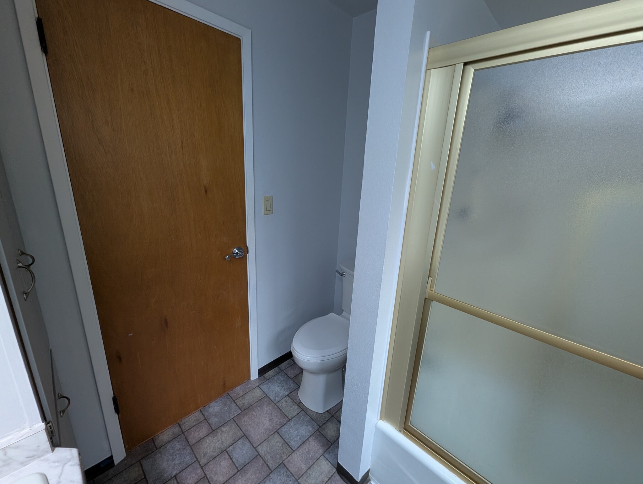 toilet - 2575 Yew Street Rd