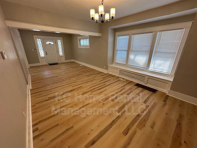 Building Photo - 4010 S Benton Ave