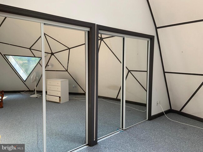 Building Photo - 7221 Beverly St