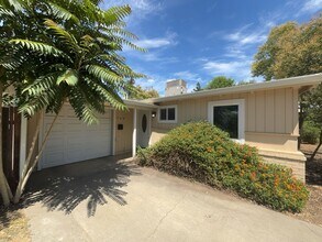 Building Photo - Updated 3 bedroom close to downtown and UC...