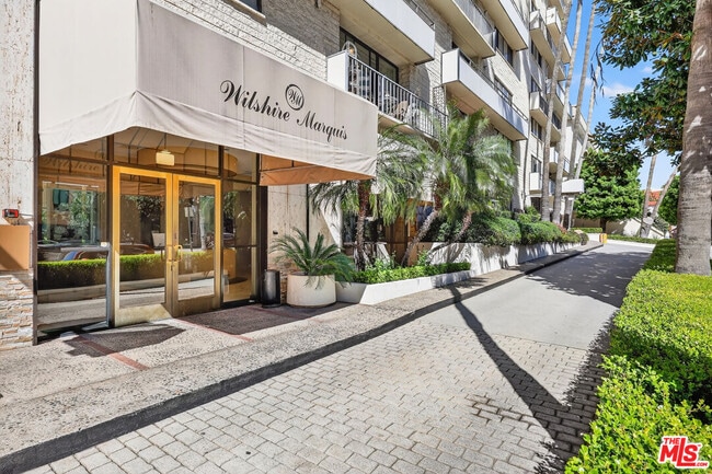 Building Photo - 10535 Wilshire Blvd