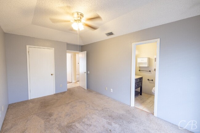 Building Photo - For lease