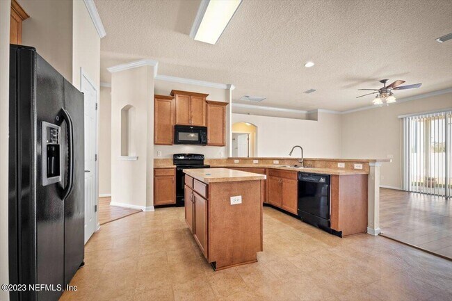 Building Photo - 929 Raindrop Ln