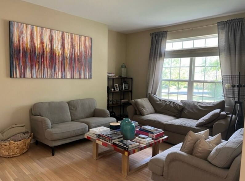 Building Photo - 18 Hansom Rd