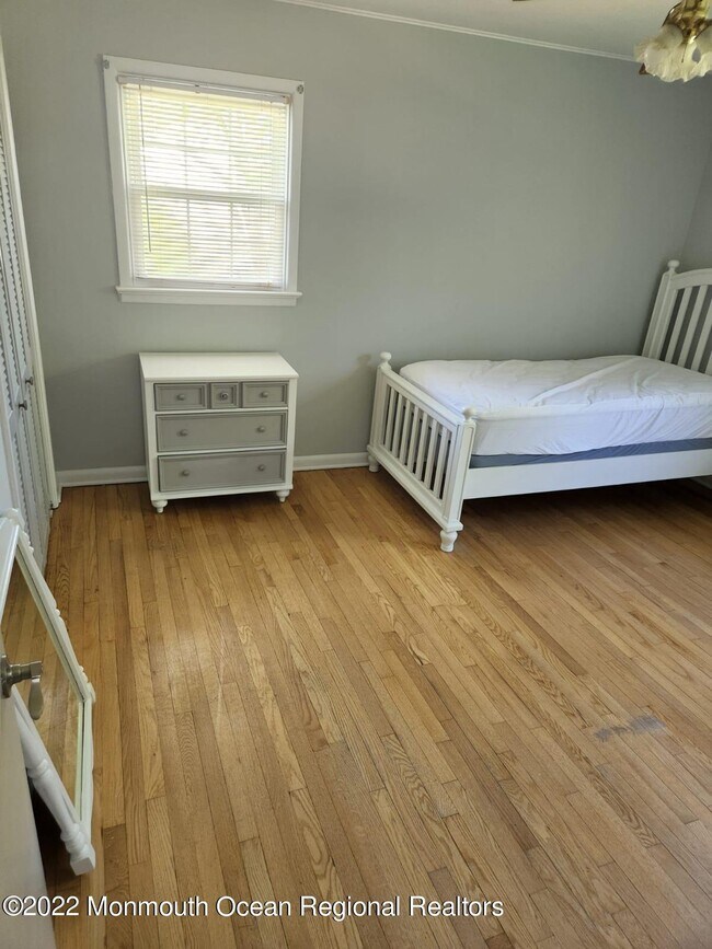 Building Photo - 220 Highwood Rd