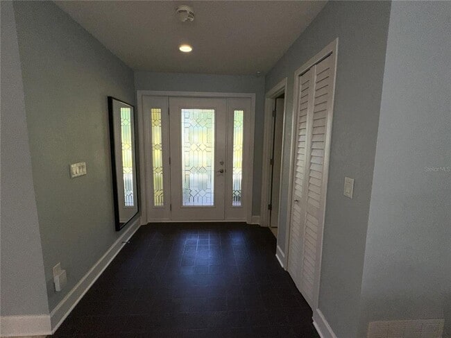 Building Photo - 1883 Riviera Cir