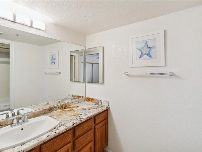 Building Photo - 10563 E Carol Ave