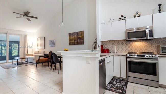 Building Photo - 5596 SW 28th Terrace