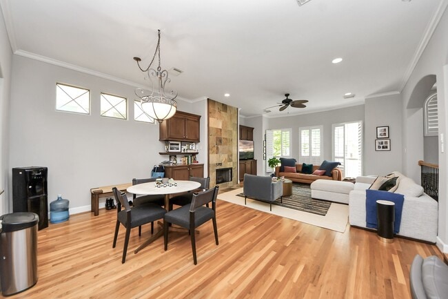 Building Photo - 584 Bomar St