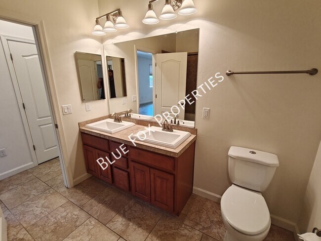 Building Photo - 12812 N Camino Vieja Rancheria