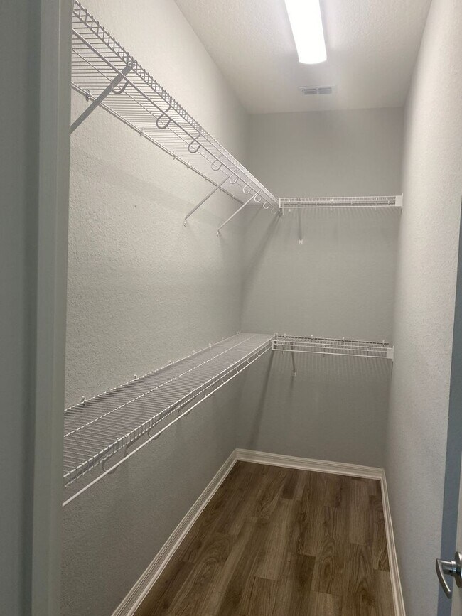 Building Photo - 4 Bedroom 3 Bath Waterfront Home in Gramercy Farms for RENT!