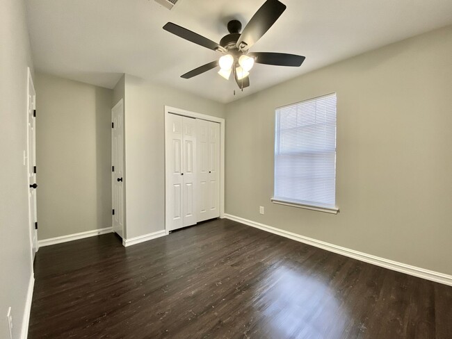 Building Photo - Stylish Move-In Ready Gem! Jenks Schools &...