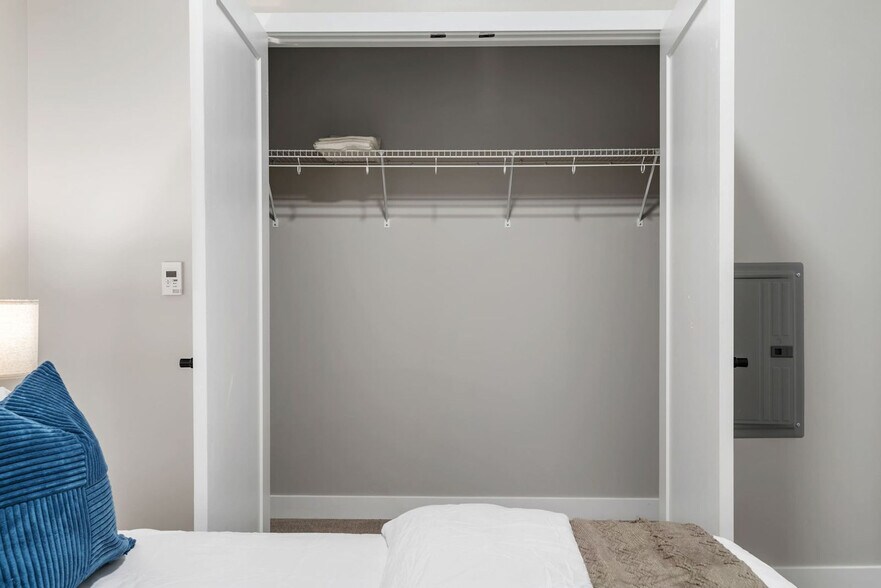 Building Photo - 205 W 4th St