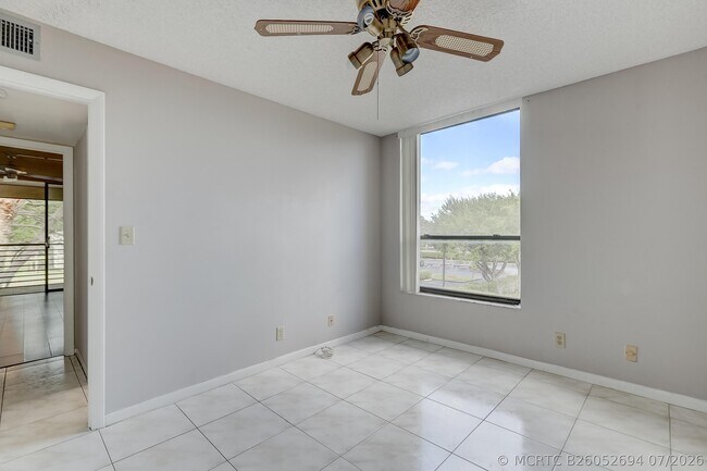 Building Photo - 6751 N University Dr