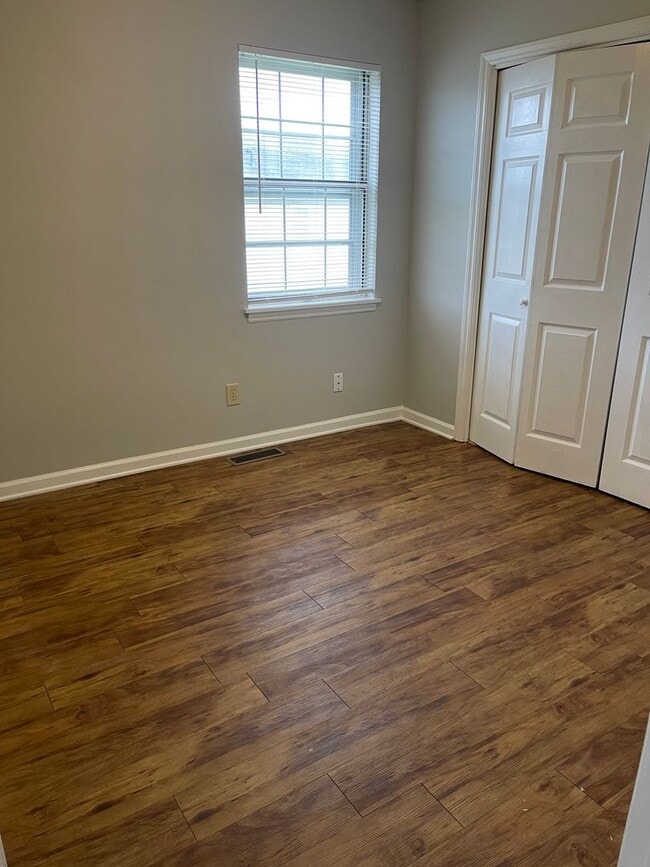 Building Photo - Duplex for Rent