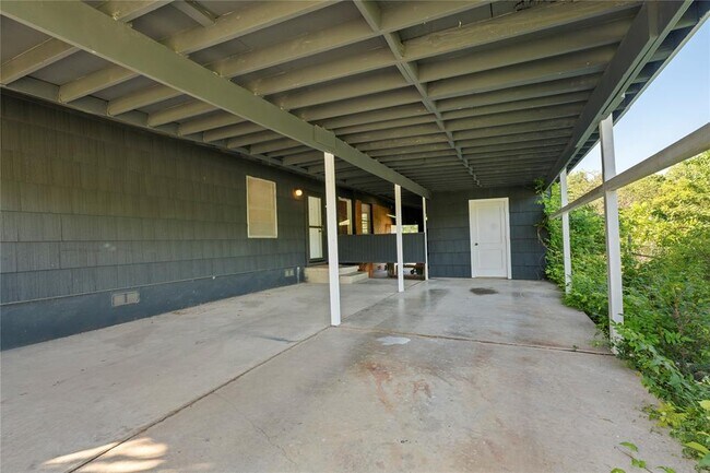 Building Photo - 402 Philco Dr
