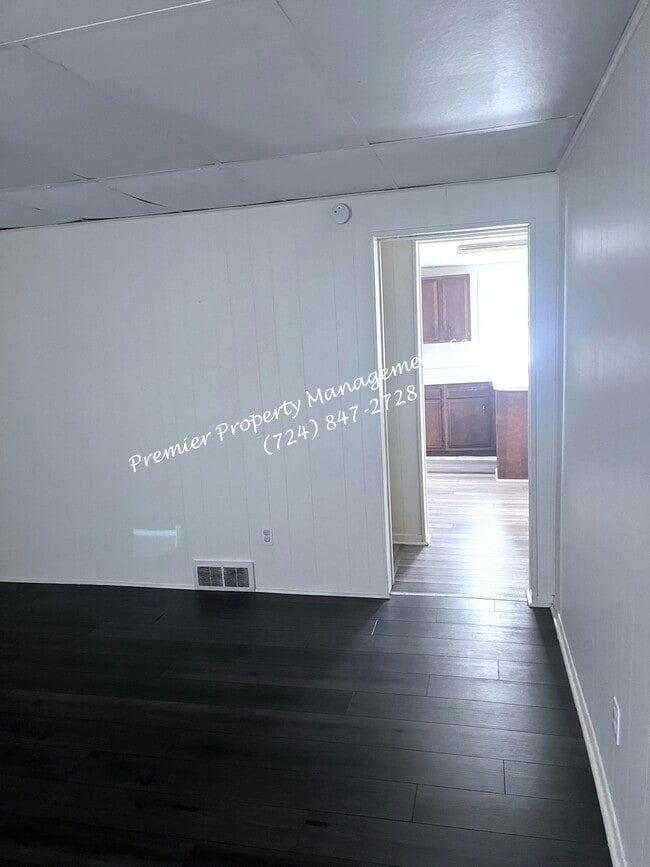 Building Photo - 600 8th St