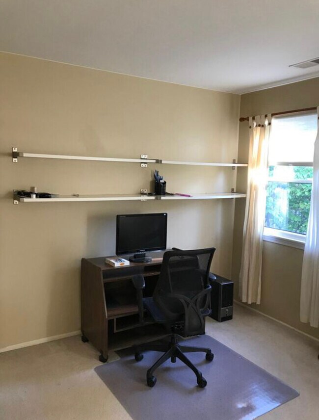 Working space - 2403 Mallow Ct