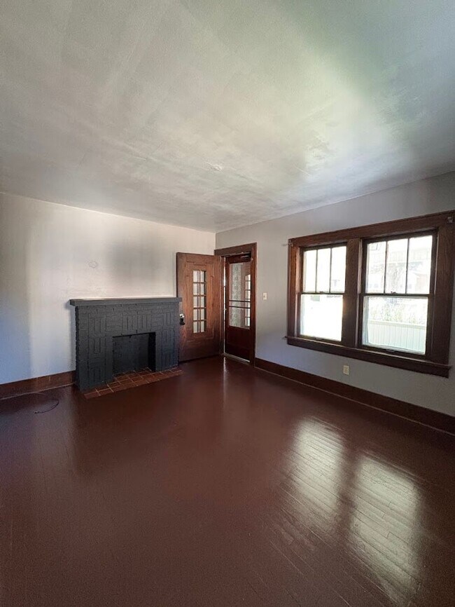 Building Photo - 2549 Elmwood St