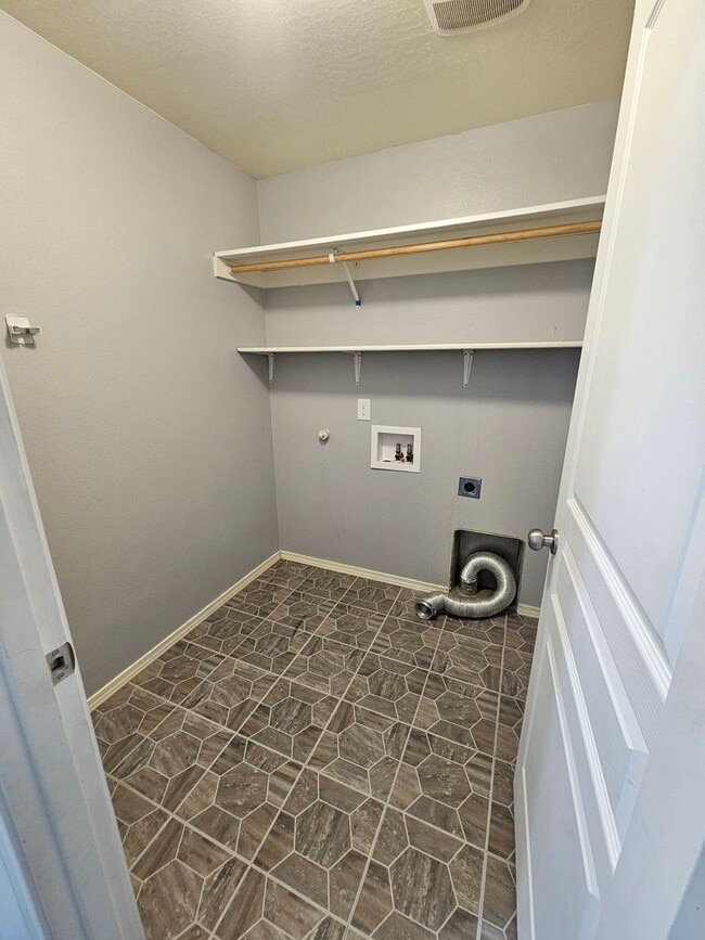 Building Photo - Three Bedroom Home
