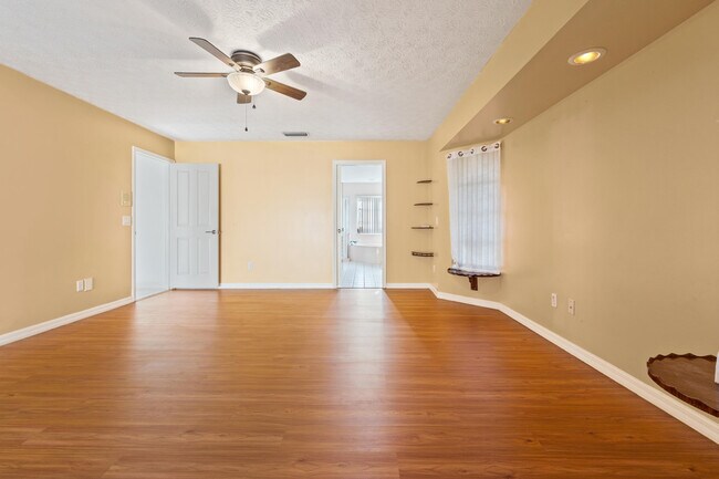 Building Photo - 1255 SE Naples Ln