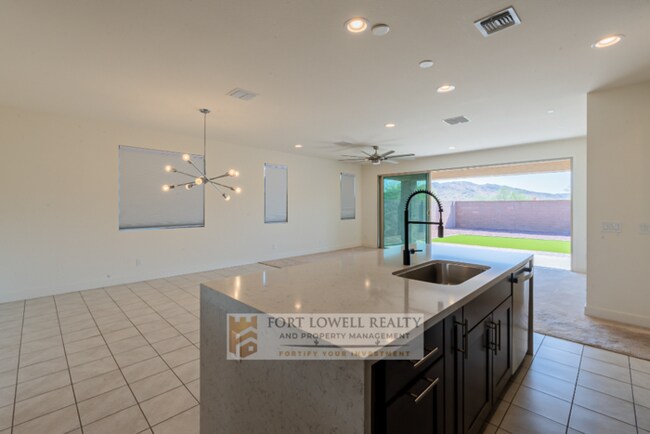 Building Photo - 3 Bedroom, 2 Bath Home Available Now!