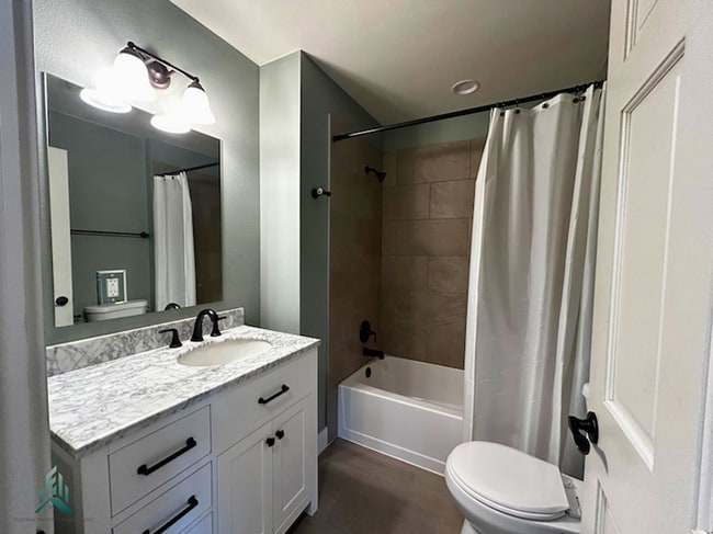 Building Photo - Newly Remodeled Single Family Home