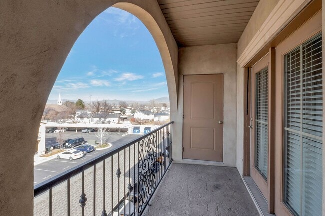 Building Photo - Beautiful 3 Bedroom 2 Bath Torino Village Condo in North Orem