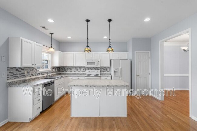 Building Photo - 13810 Hill St