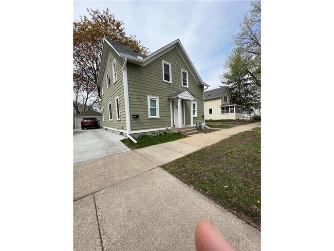 Building Photo - 1035 Winslow Ave