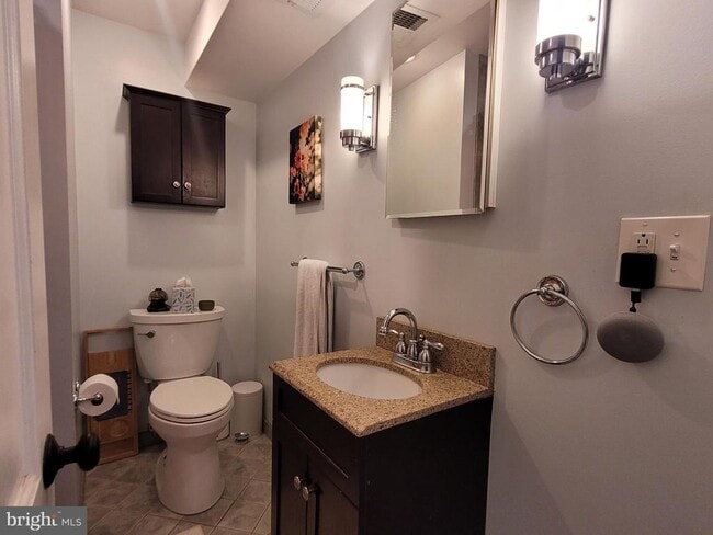 Building Photo - 1106 Lombard St