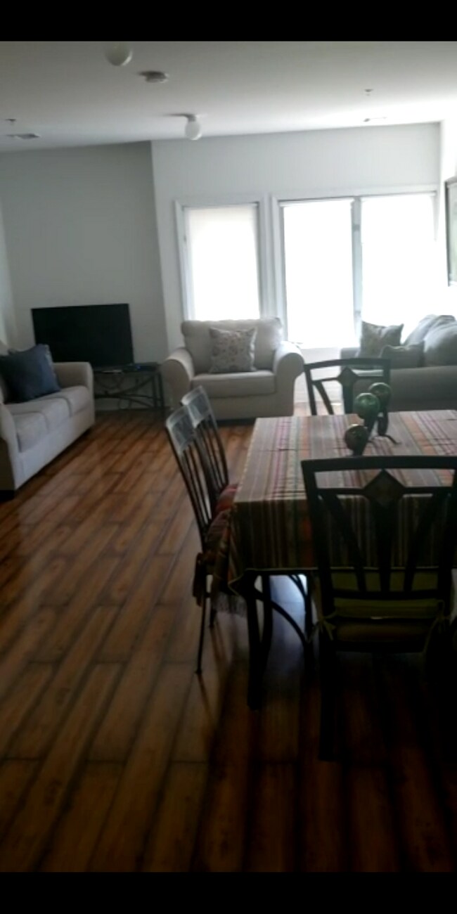 Building Photo - 158 Ferry St