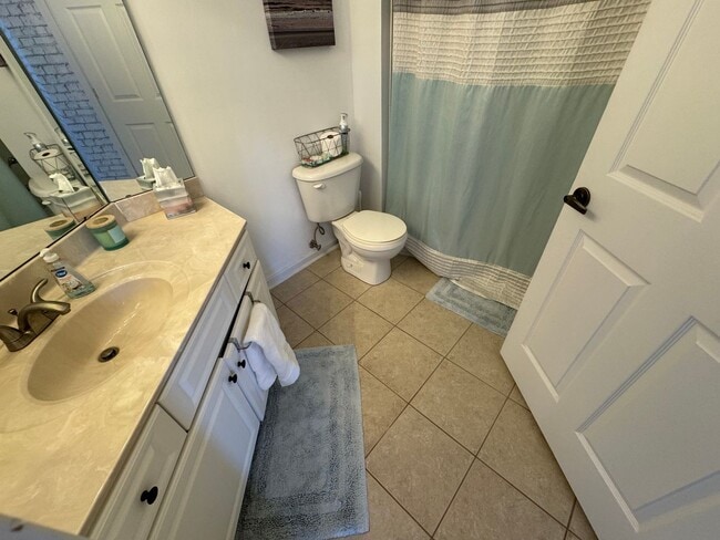 Building Photo - Gorgeous 3BD/2BA Waterfront Corner Unit in Gated Community!