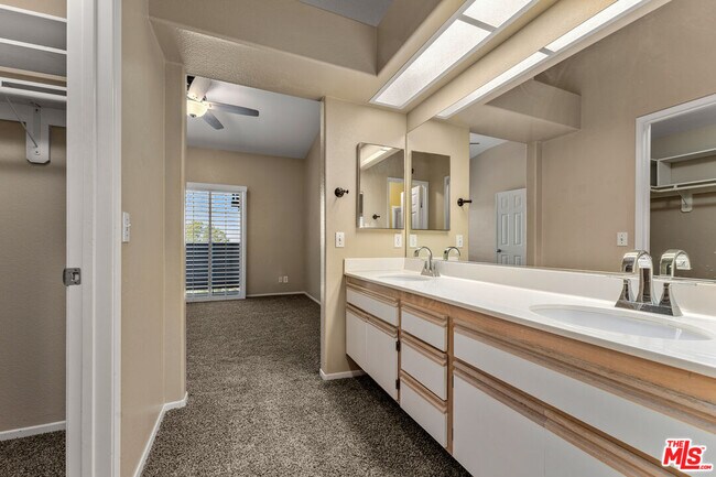 Building Photo - 1010 S Farralon Ln