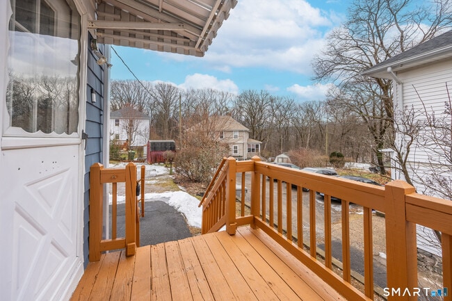 Building Photo - 87 Putnam St